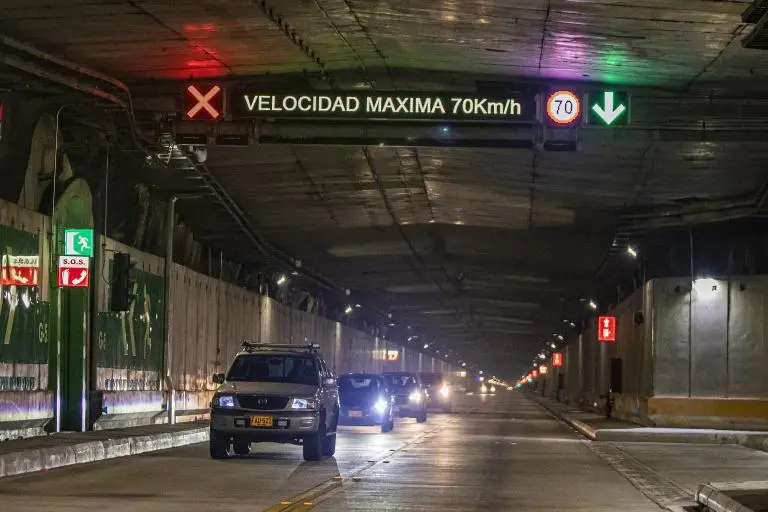 Durante este sábado 9 de mayo ocurrieron accidentes, vehículos varados y actividades constructivas por las que el Túnel de Oriente tuvo que ser cerrado en diferentes momentos del día. Foto: Carlos Alberto Velásquez Piedrahíta