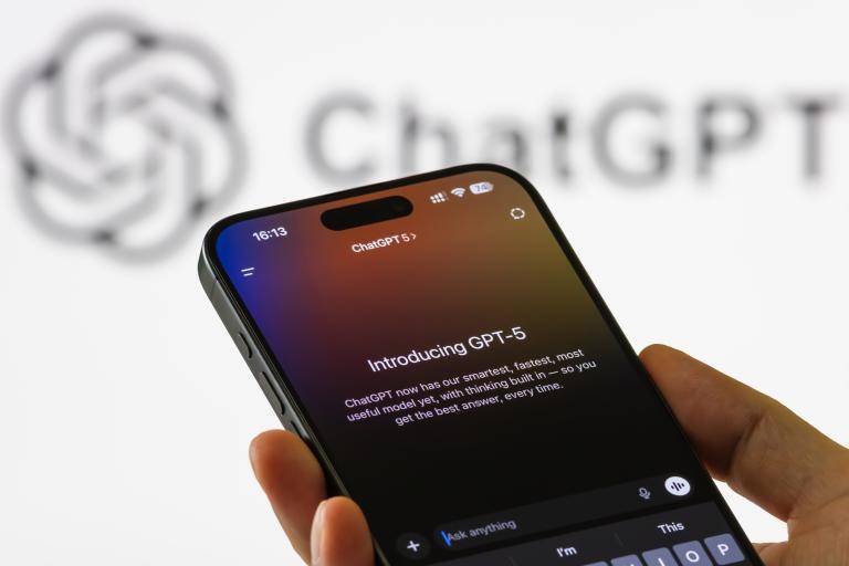 <span class="mln_uppercase_mln">ChatGPT</span><b><span class="mln_uppercase_mln"> reconoció que el chatbot deberá responder de manera diferente a un adolescente que a un usuario adulto. FOTO: Getty</span></b>