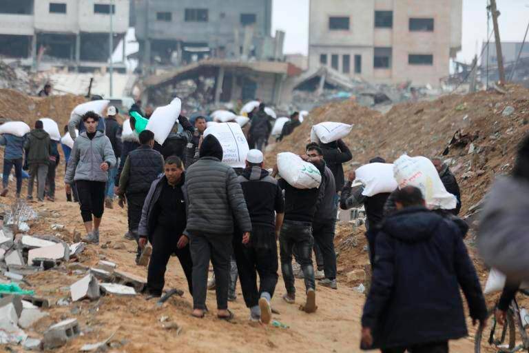 Hamás exigió que Israel permita el ingreso de más camiones de ayuda en el territorio, que según la ONU está al borde de una “hambruna creada por el hombre”. FOTO: GETTY