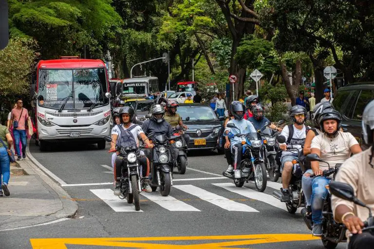 En la Avenida La Playa habrá cierres viales este fin de semana por cuenta de la realización de la Parada Juvenil de la Lectura. FOTO: Esneyder Gutiérrez Cardona.