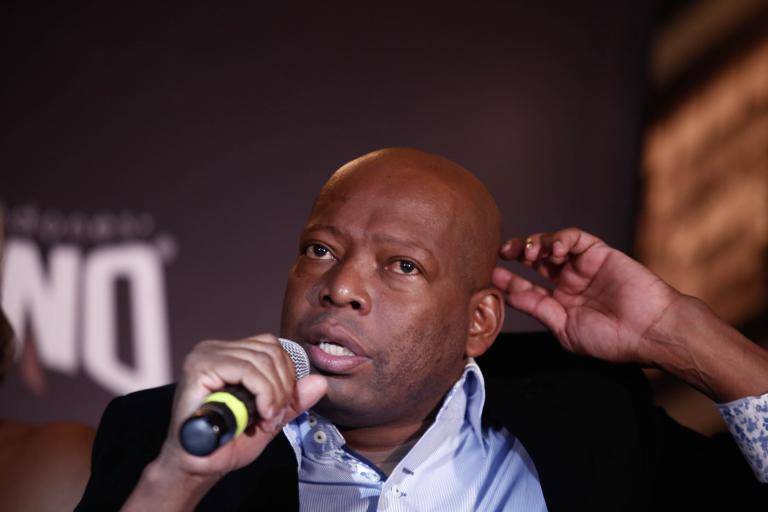 <span class="mln_uppercase_mln"> El</span><b><span class="mln_uppercase_mln"> exfutbolista Faustino "Tino" Asprilla visitó a su papá en el Hospital Tomás Uribe Uribe de Tuluá y denunció la situación que se vive en el centro médico. FOTO: Colprensa </span></b>