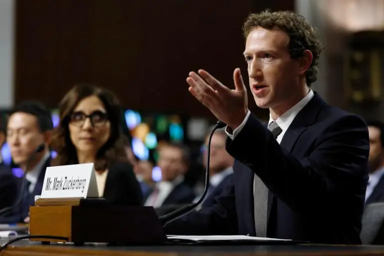 Mark Zuckerberg durante una conferencia internacional. FOTO: GETTY