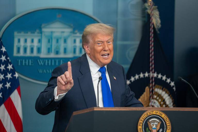 <span class="mln_uppercase_mln">El</span><b><span class="mln_uppercase_mln"> presidente Donald Trump anunció nuevos aranceles para la Unión Europea y México, dos de los mayores socios comerciales de Estados Unidos. FOTO: Xinhua via Getty </span></b>