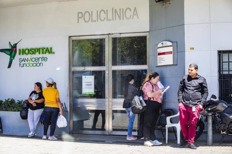 El servicio de urgencia del Hospital Vicente Fundación alcanzó este jueves una sobreocupación del 180%. FOTO: Esneyder Gutiérrez Cardona. Archivo El Colombiano