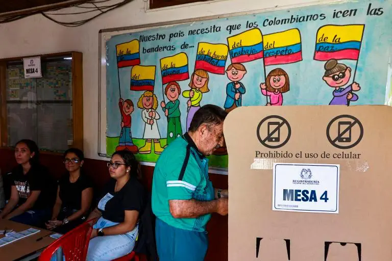 El certificado electoral es el documento que permite acceder a descuentos, beneficios académicos y compensaciones laborales tras las elecciones. FOTO: EL COLOMBIANO