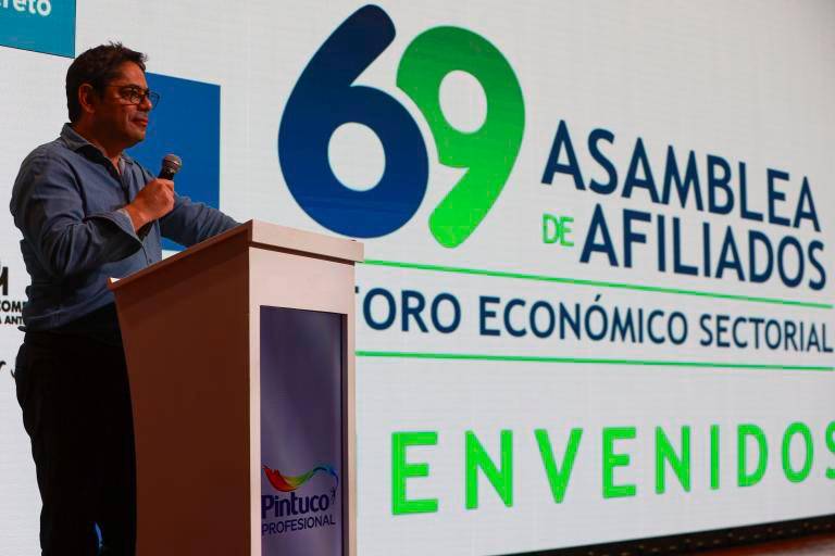 El sector constructor advierte que el alza en insumos y tasas de interés sigue encareciendo el acceso a vivienda en Colombia. FOTO: MANUEL SALDARRIAGA