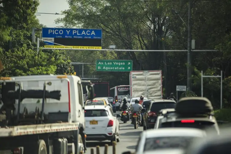Los infractores de la medida pueden exponerse a multas o hasta la inmovilización de sus vehículos. FOTO: Camilo Suárez Echeverry.