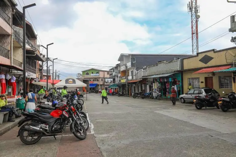 La paz de Valdivia fue alterada en las últimas horas con el ataque a su estación de policía. FOTO ESNEYDER GUTIÉRREZ