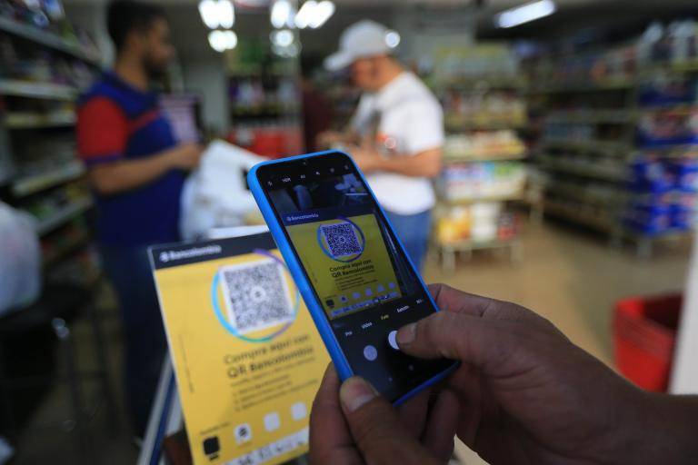 De acuerdo con un estudio, el 76% de los colombianos realizó pagos por medio de QR. Foto: Gutiérrez Cardona, Esneyder / Viviana Grisales.