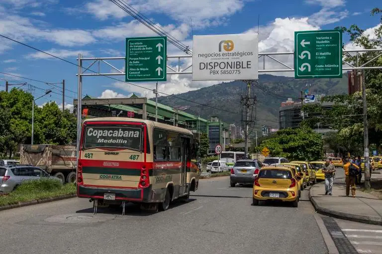 En la zona donde se acometerán las obras destacarán de manera permanente agentes de tránsito para garantizar la normalidad. FOTO SANTIAGO MESA