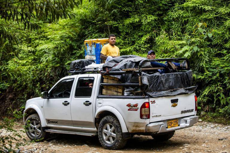 Los enfrentamientos entre el Clan del Golfo y el Frente 4 de las disidencias de las Farc obligaron a centenares de personas a abandonar sus hogares en Segovia y Remedios. Foto: Julio César Herrera Echeverri.