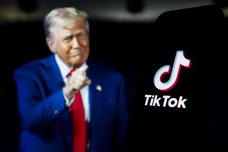 TikTok sigue estando bajo la amenaza de ser prohibida en Estados Unidos si su empresa matriz china, ByteDance, no cede el control. FOTO: Getty