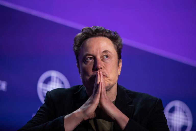 Elon Musk, dueño de X, atribuyó las fallas de la red social a un ciberataque. FOTO: GETTY