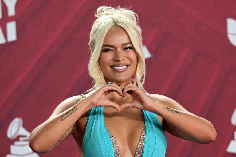 Karol G plasmará la estética de su álbum “Tropicoqueta” en sus presentaciones en el Crazy Horse Paris. FOTO: AFP