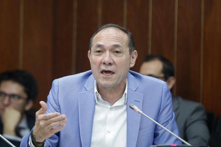 Sindicatos del Ministerio de Trabajo rechazaron una presunta orden de exhibir fotos de Gustavo Petro y del ministro Antonio Sanguino en sedes de la entidad. FOTO: Colprensa