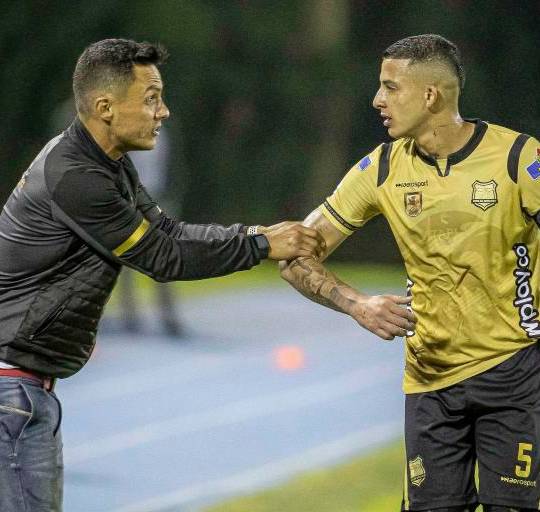 El compromiso entre Águilas Doradas y Deportivo Pasto en el Alberto Grisales de Rionegro está suspendido por lluvia. FOTO CARLOS VELÁSQUEZ 