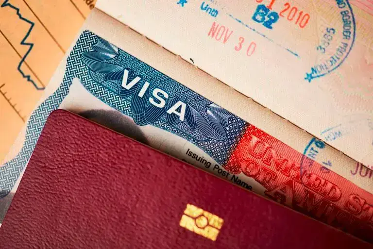 Entre enero y agosto de 2025 se otorgaron 250.000 visas menos. FOTO: Istock