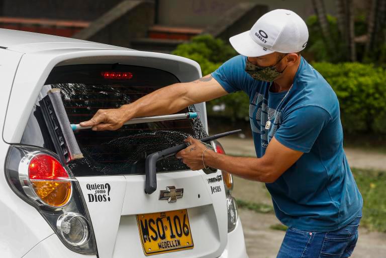 La informalidad laboral supera el 55% en Colombia, uno de los principales obstáculos para reducir el desempleo de manera sostenible. FOTO: MANUEL SALDARRIAGA