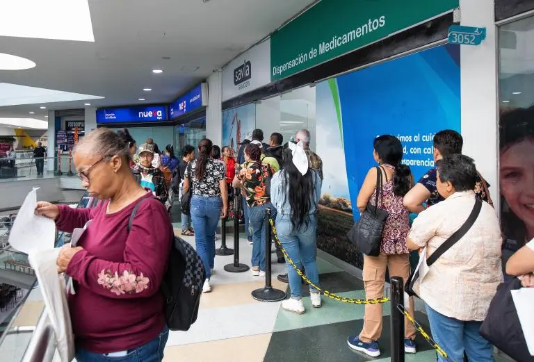Desde el año pasado, los pacientes afiliados a Nueva EPS y Savia Salud denuncian que los traumatismos en la entrega de medicamentos se han agravado. FOTO: Esneyder Gutiérrez. Archivo El Colombiano