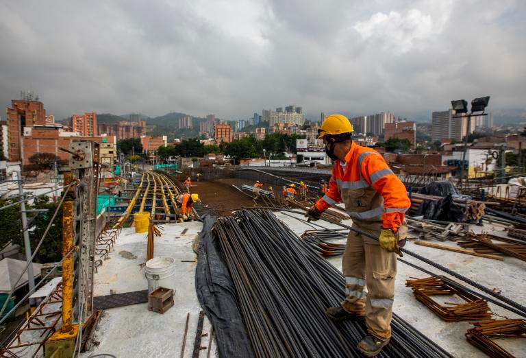 El intercambio vial de Colombia con la 80 tendrá pasos peatonales y ciclorruta a nivel de la 80. Estará listo en febrero del año entrante. Foto : Camilo Suárez