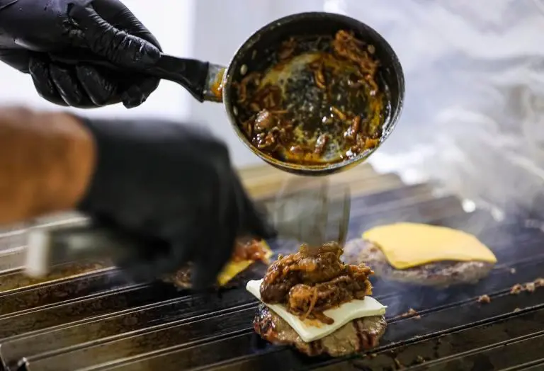 La oferta de hamburguesas en Medellín combina propuestas tradicionales y locales que hoy dominan el mercado frente a marcas extranjeras. FOTO: MANUEL SALDARRIGA