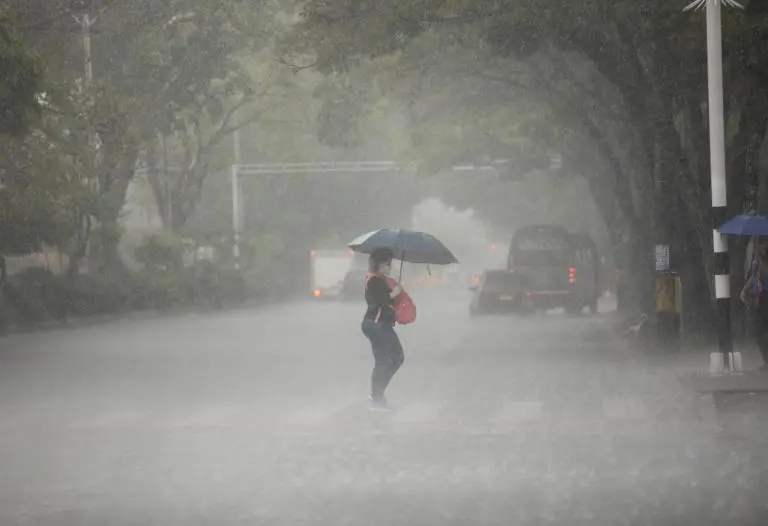 Las lluvias se sintieron en el norte del Valle de Aburrá, Medellín, Envigado e Itagüí. FOTO: Camilo Suárez Echeverry. Archivo El Colombiano