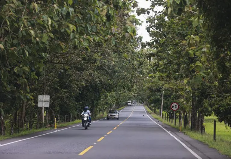 Imagen de referencia de una vía del Urabá antioqueño. FOTO: Manuel Saldarriaga Quintero.