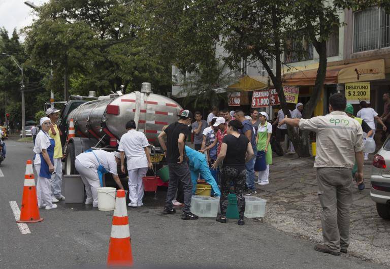 Sigue el racionamientos en Medellín por El Niño: pese a lluvias, ahorro fue insuficiente
