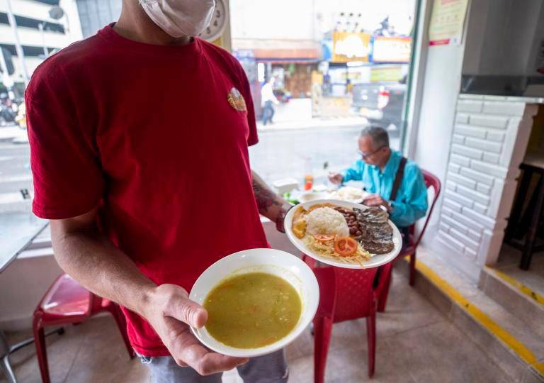 Los restaurantes enfrentan mayores costos de alimentos, arriendos, servicios públicos y nómina. FOTO CAMILO SUÁREZ
