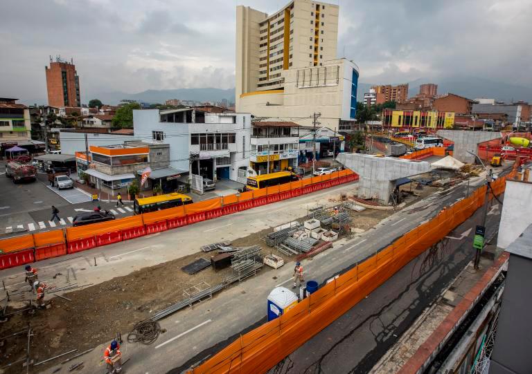 El intercambio vial de San Juan tiene un avance del 25%. Para su construcción tuvo que implementarse un plan para manejar el flujo vehicular. Comunicará Occidente con Oriente. Foto : Camilo Suárez