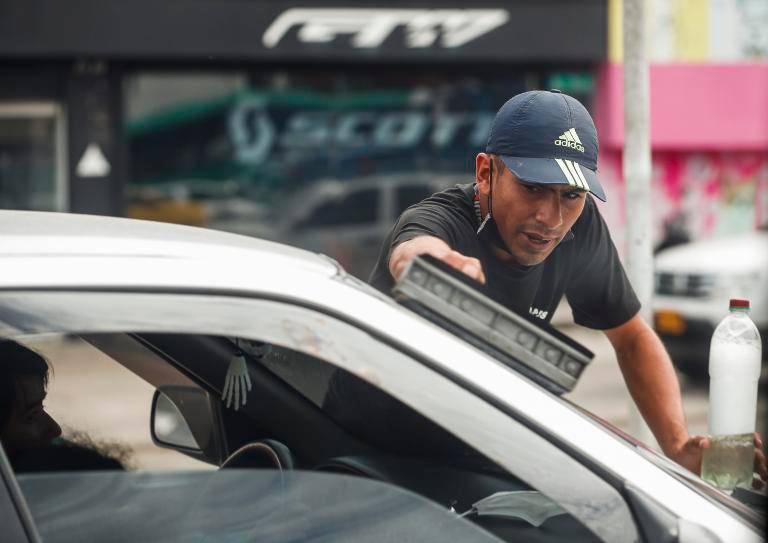 La informalidad laboral en Colombia golpea con mayor fuerza a jóvenes, mujeres y población rural. FOTO: MANUEL SALDARRIAGA
