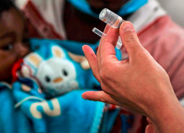 Partes de las vacunas disponibles son sueros pediátricos, con el fin de disminuir la vulnerabilidad de los niños y niñas. <b>FOTO ARCHIVO</b>