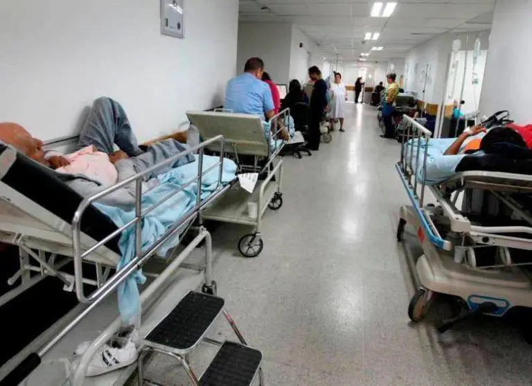 El servicios de urgencias del Hospital Alma Máter cerró 40 camas por crisis financiera. Foto: Juan Antonio Sánchez Ocampo