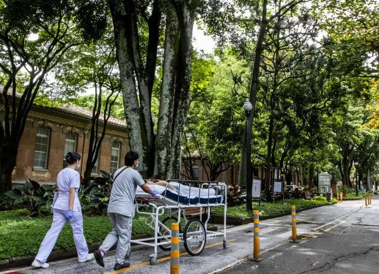 Mientras atiende pacientes, este hospital de Medellín también conserva un ecosistema único en la ciudad