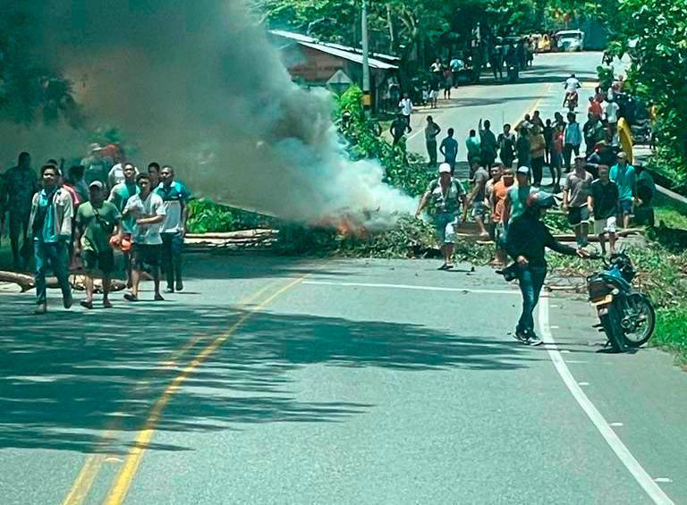 Cierre en vía a la Costa Atlántica se mantienen por manifestaciones de mineros de la zona. FOTO: CORTESÍA