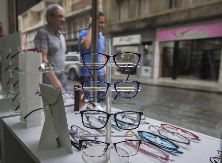 Algunos lugares de trabajo en el país ofrecen el auxilio de lentes a sus empleados. FOTO: EL COLOMBIANO