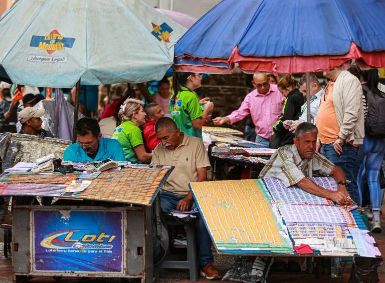 La informalidad laboral aumenta con la edad, el reto es crear vacantes formales para el talento senior. FOTO: Manuel Saldarriaga
