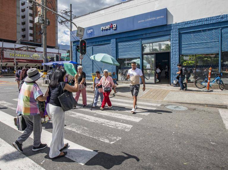 La Gobernación de Antioquia afirmó que continúan aumentando las quejas y las acciones de tutela por la no entrega oportuna de medicamentos, lo que pone en riesgo la continuidad de tratamientos médicos en pacientes con graves patologías. FOTO: Esneyder Gutiérrez Cardona.