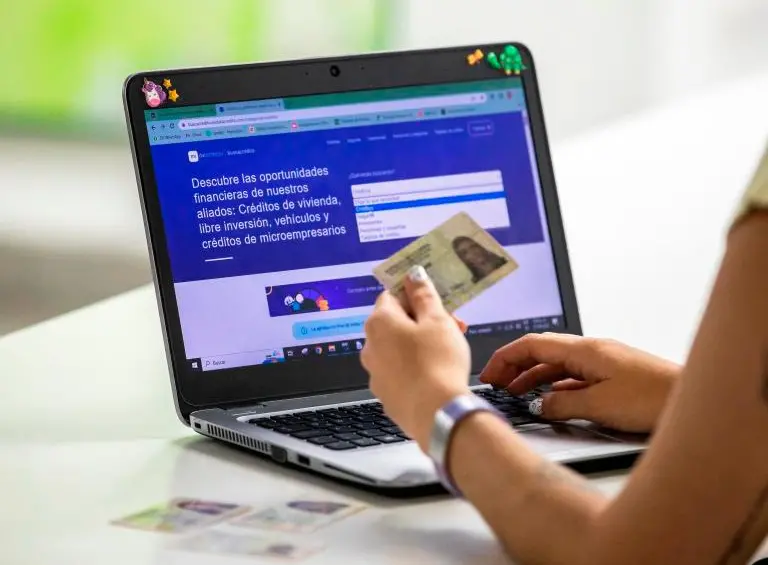 Diversas entidades financieras han comenzado a ofrecer alternativas para “rescatar” las finanzas de quienes han quedado rezagados del sistema bancario. FOTO: CAMILO SUÁREZ