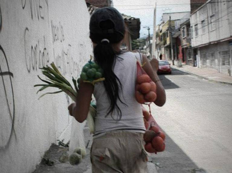 En 2024, 10 % de los menores de 17 años habían realizado trabajo infantil. Este 2026, según la Procuraduría, el 52% de los municipios del país no destinó recursos específicos para combatir este fenómeno. Foto: Colprensa - El Nuevo Día.