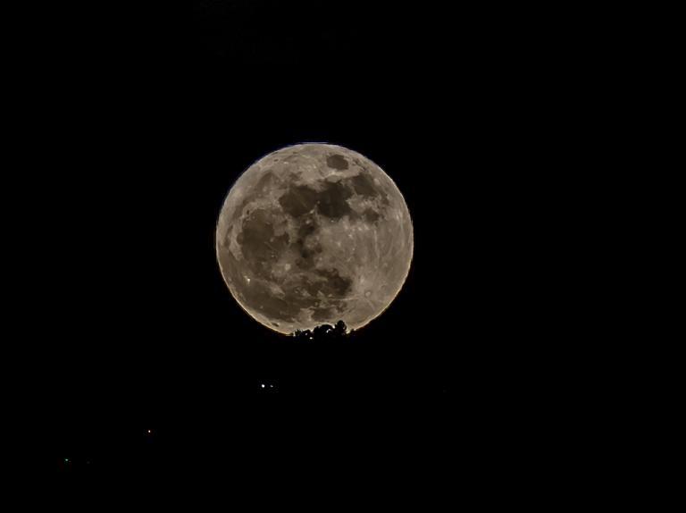 <span class="mln_uppercase_mln">La</span><b><span class="mln_uppercase_mln"> superluna más grande y luminosa del año iluminará el cielo este 5 de noviembre. Foto: Juan Antonio Sánchez Ocampo.</span></b>