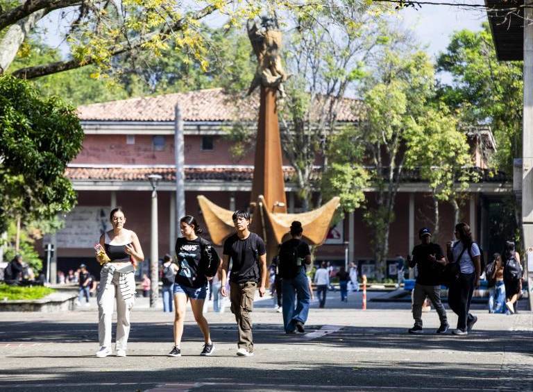 Aspectos generales de la plazoleta de la Universidad de Antioquia. FOTO Julio César Herrera. 