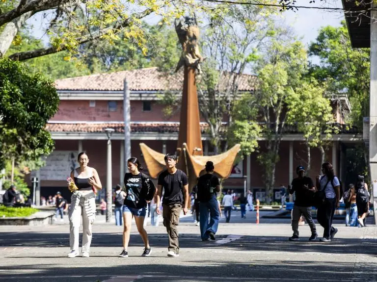 Aspectos generales de la plazoleta de la Universidad de Antioquia. FOTO Julio César Herrera. 