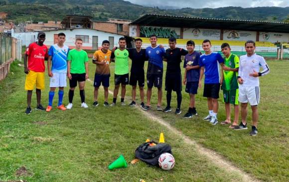 Estos son los jóvenes que se preparan para viajar a España a probar en el fútbol de ese país. FOTO CORTESÍA 