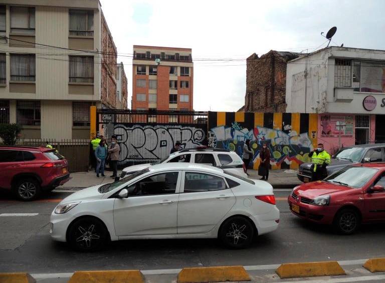 En el sitio de la localidad de Chapinero (Bogotá) donde quedaba el edificio en el cual funcionaba el bar Gata a GO GO hoy queda un parqueadero y lavadero de carros y motos. FOTO CORTESÍA 