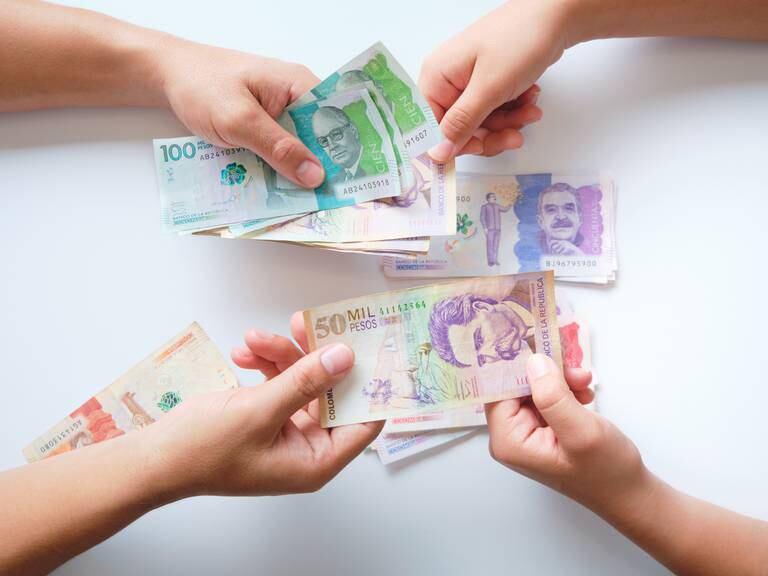 La prima de servicios es un derecho que se paga en junio y diciembre a todos los trabajadores con contrato laboral en Colombia. FOTO: Colprensa.