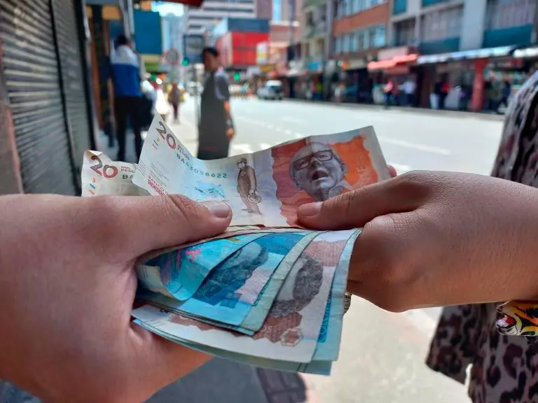 La jornada laboral en Colombia bajará a 42 horas semanales desde julio de 2026. FOTO: EL COLOMBIANO 