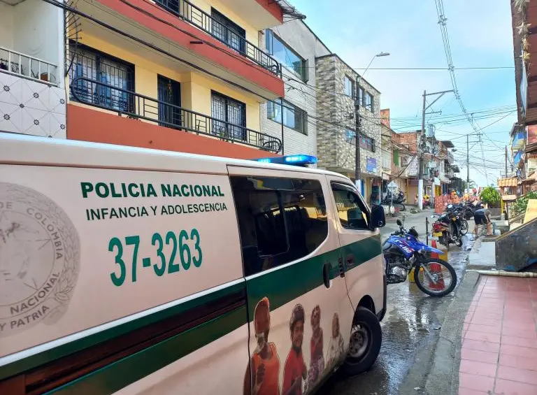 La Policía de Infancia y Adolescencia constató que, además de resistirse a ser ayudada, la menor estaba en un aparente estado de abandono y afirmó no tener familia. Foto: Mauricio Andrés Palacio Betancur.