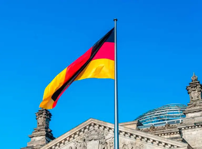 La Chancenkarte abre la posibilidad de trabajar en sectores con alta demanda como salud, tecnología, ingeniería y construcción en Alemania. FOTO: GETTY