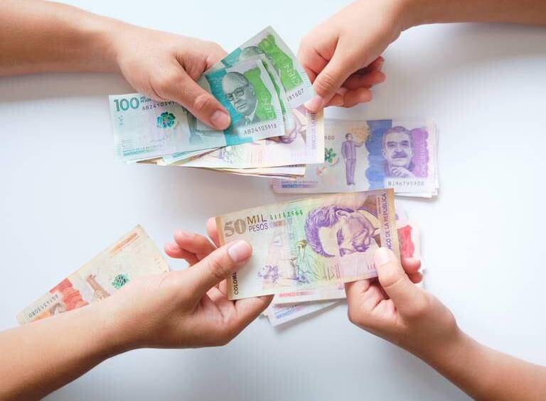 La prima de servicios es un derecho que se paga en junio y diciembre a todos los trabajadores con contrato laboral en Colombia. FOTO: Colprensa.